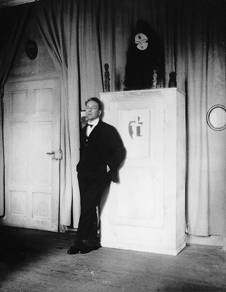 Camille Graeser dans son atelier à,Stuttgart, Landhausstrasse 10, 1952