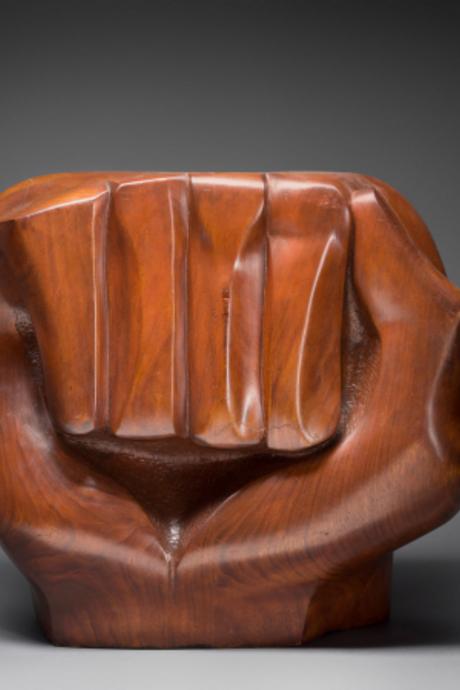 Elizabeth Catlett. Black Unity, 1968. Cedar. Crystal Bridges Museum of American Art, Bentonville, Arkansas, 2014.11. © 2024 Mora-Catlett Family / Licensed by VAGA at Artists Rights Society (ARS), NY. (Photo: Edward C. Robison III)