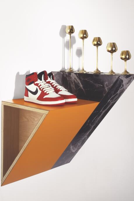 Haim Steinbach, related and different, 1985