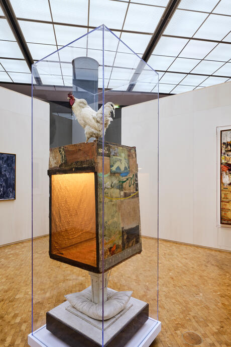 Installation view Five Friends: John Cage, Merce Cunningham, Jasper Johns, Robert Rauschenberg, Cy Twombly Museum Ludwig, Cologne 2025 Photo: Historisches Archiv der Stadt Köln mit Rheinischem Bildarchiv, Marc Weber © Jasper Johns, Robert Rauschenberg, VG Bild-Kunst, Bonn 2025