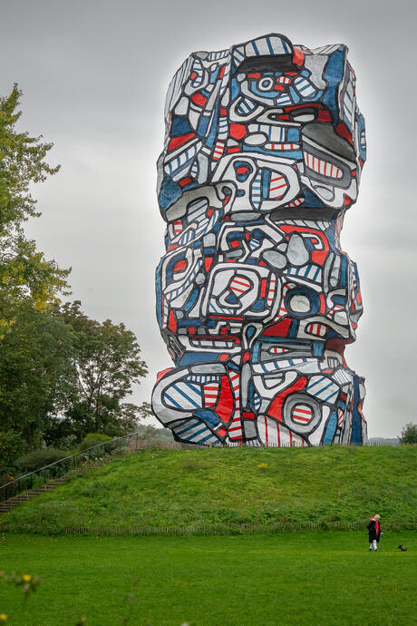 Jean Dubuffet , Tour aux figures, 1988, , Hauteur : 24 m