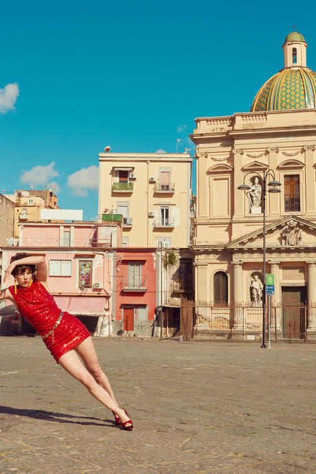 Kourtney Roy, Failed postcards of Napoli, Piazza Mercato, Tirage jet d'encre baryté contrecollé sur aluminium, 2025
