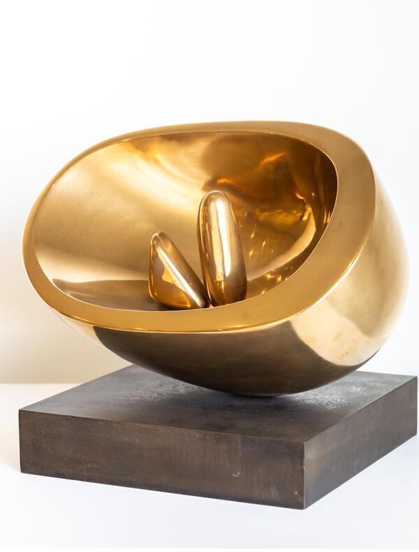 Barbara Hepworth, Ovale à deux formes1972, bronze poli, 33 x 39,4 x 30,4 cm, collection privée, prêt de longue durée au Hepworth Wakefield