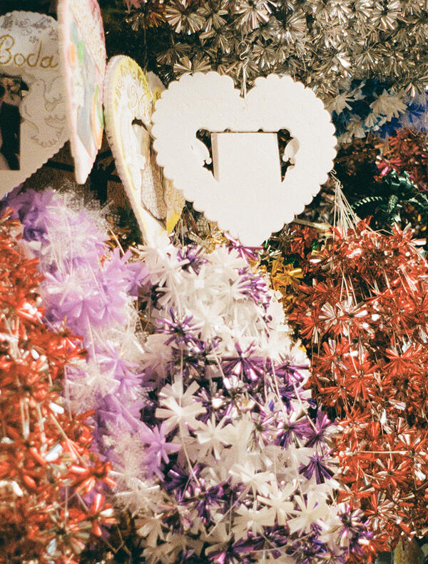 Las flores mienten bien © Ariane Yadan, 2025