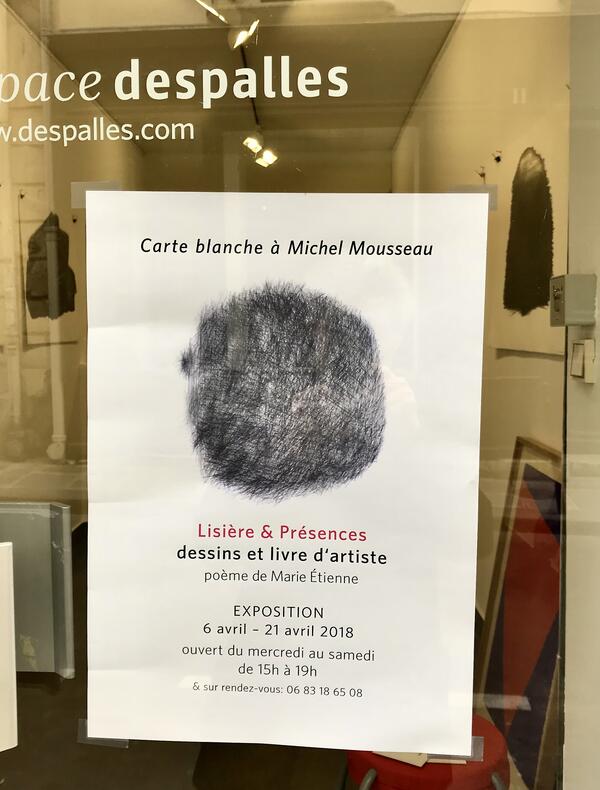 Affiche de l'exposition dans la vitrine de l'Espace Despalles