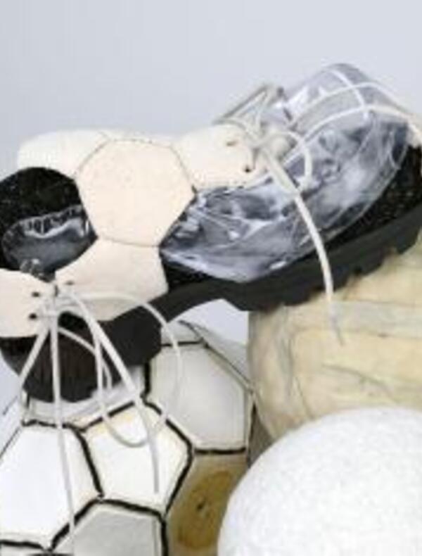 Chaussure sur des balons