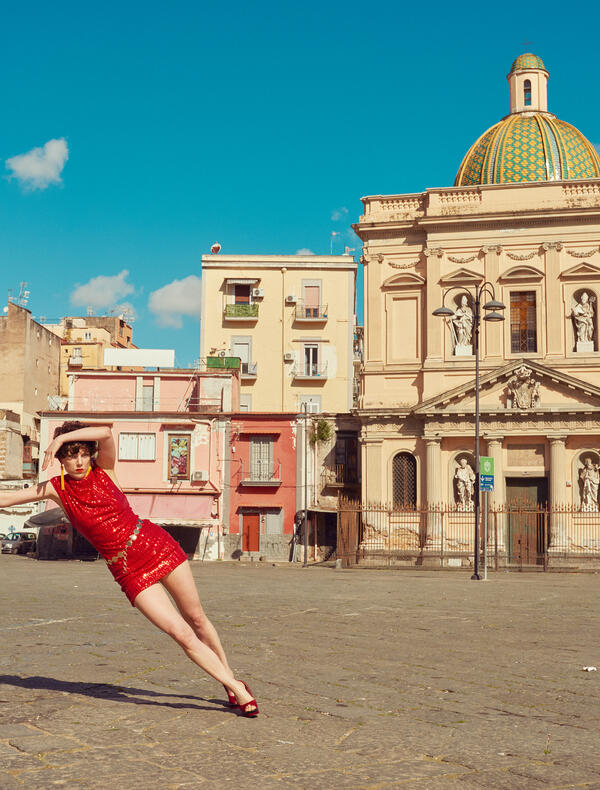 Kourtney Roy, Failed postcards of Napoli, Piazza Mercato, Tirage jet d'encre baryté contrecollé sur aluminium, 2025