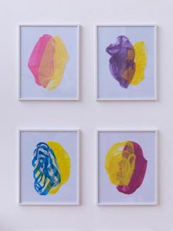 Ha Cha Youn, A Deux-jaune, 2020, Installation variable, sacs plastiques sous cadres, 51.5 x 41.5 cm chaque