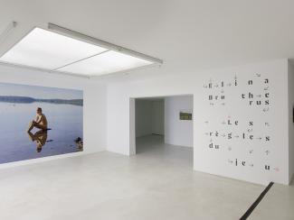 Vue de l’exposition d’Elina Brotherus « Les règles du jeu » au FRAC Bourgogne – Les Bains du Nord