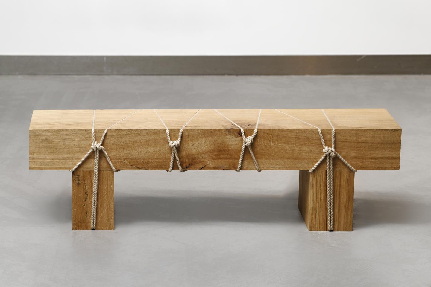 Shibari Bench (banc), ColAAb x Morgane Tschiember, 2022, Chêne massif de Bourgogne, corde en lin, H 35 x L 120 x P 28 cm (possibilité sur mesure), Édition signée, numérotée, tirage limité : 8 pièces + 4 E.A