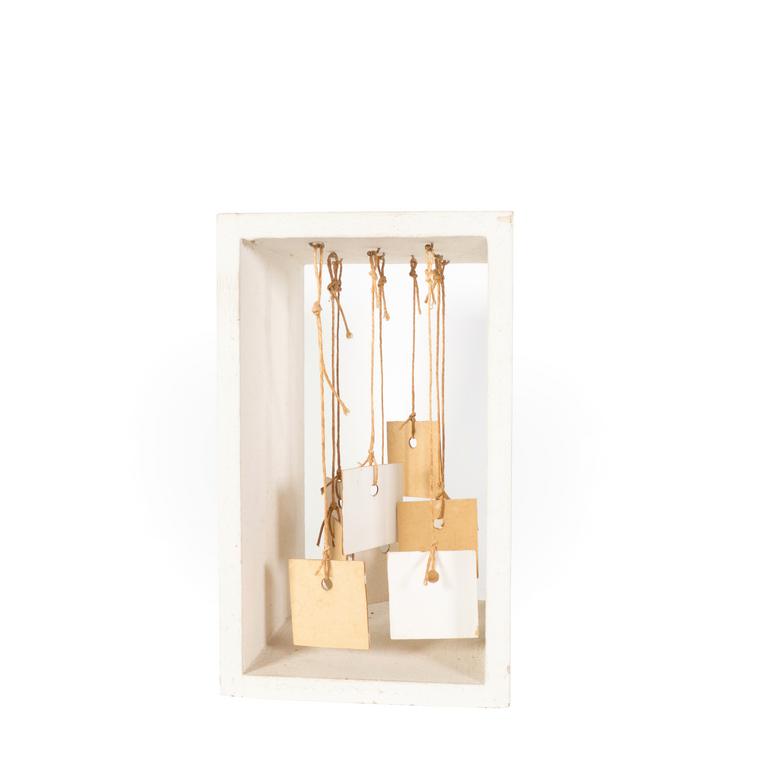 Albert Chubac, Sculpture aux cartons suspendus, 1975