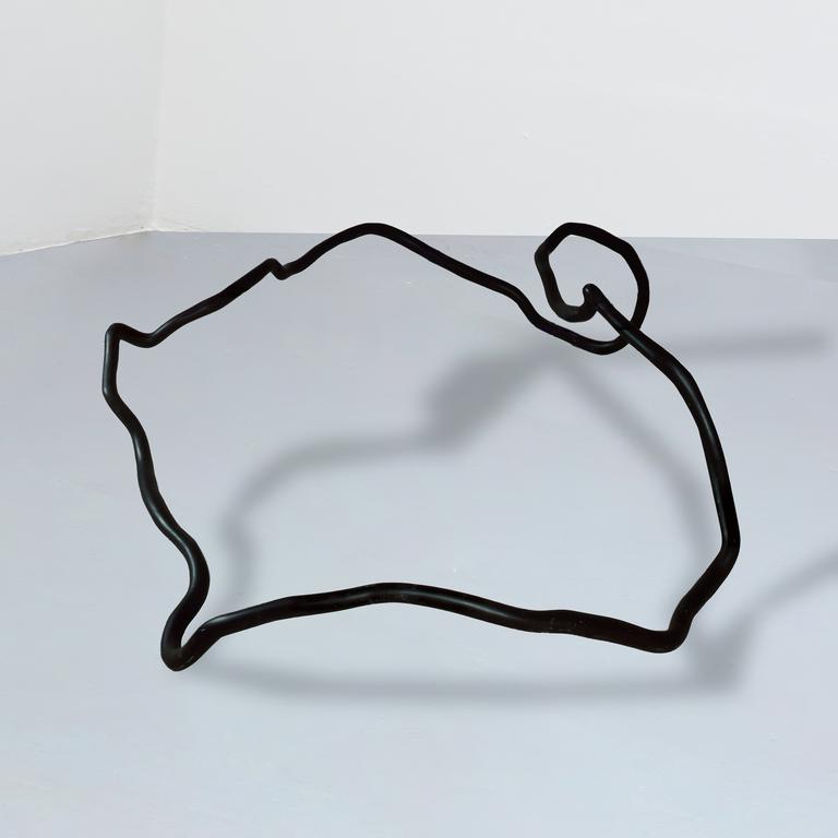 Toni Grand, sculpture Ligne courbe fermée noire, 1977