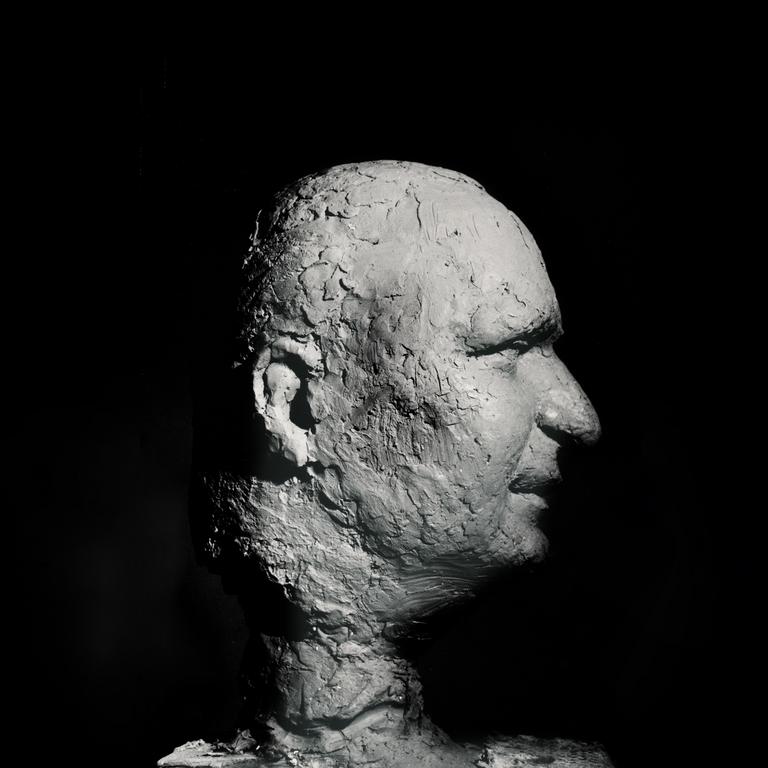 Portrait de Pompidou, profil droit