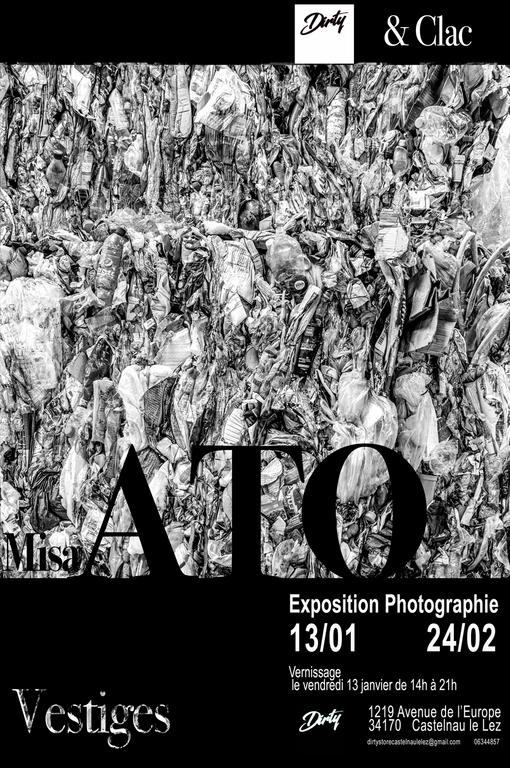 Affiche de l'exposition "vestiges" Photographie noir et blanc de Misa ATO