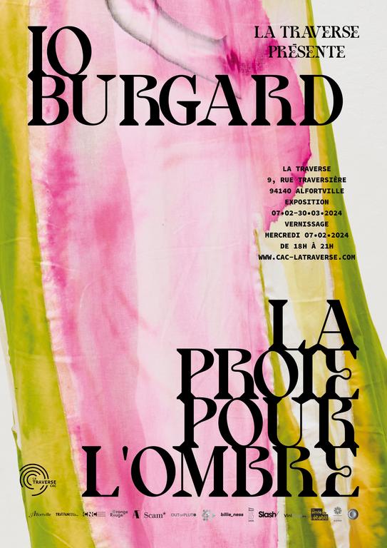affiche de l'exposition La proie pour l'ombre : fond vert et rose avec inscription "Io Burgard" et "La proie pour l'ombre"