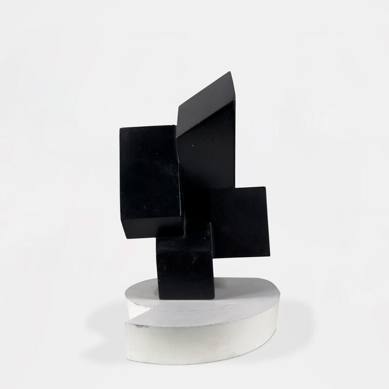 Catalogue raisonné, Joël Froment, Sculpture noire, socle blanc
