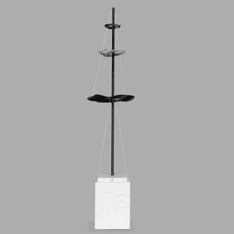 Catalogue raisonné, Étienne Béothy, Opus 113 — Mat et trois mobiles (construction bois et ficelle) — 1950