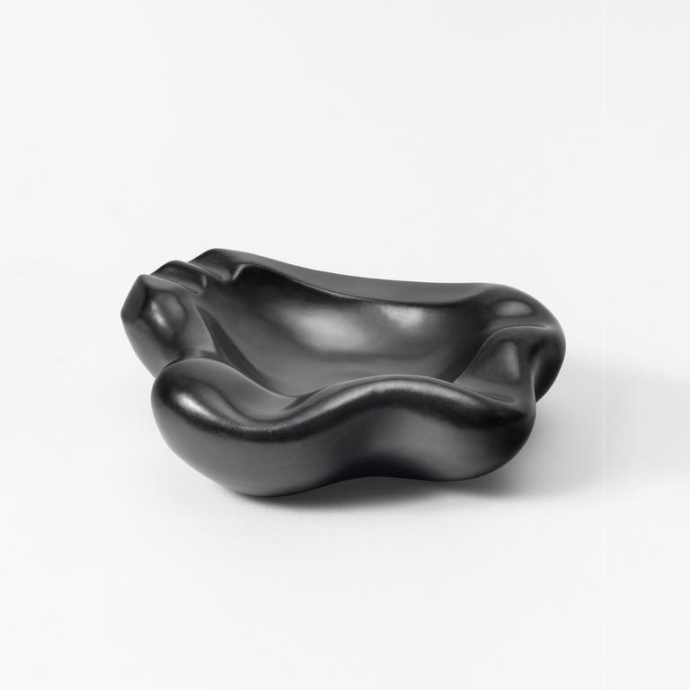 Catalogue raisonné, Pol Chambost, Coupe biomorphique (noir). Modèle 1058 — 1955