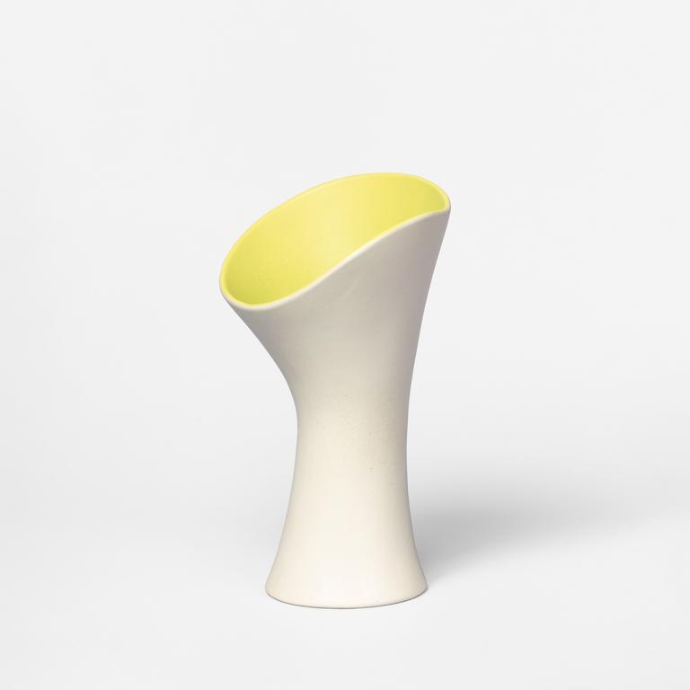 Catalogue raisonné, Pol Chambost, Vase cornet (blanc jaune). Modèle 2045 —