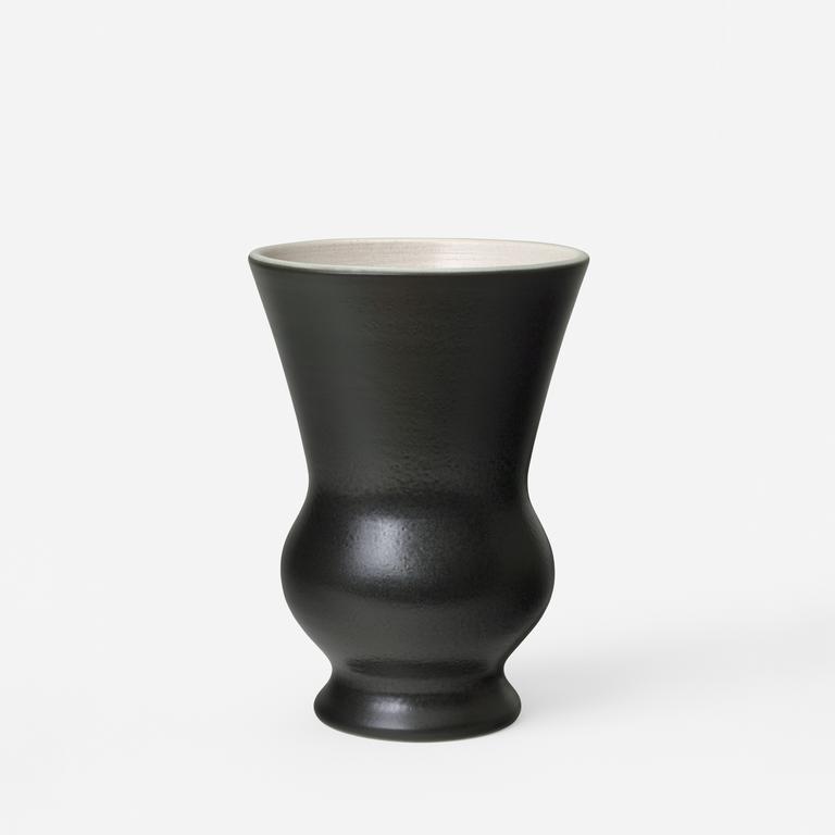 Catalogue raisonné, Pol Chambost, Vase (noir blanc). Modèle 839 — 1952
