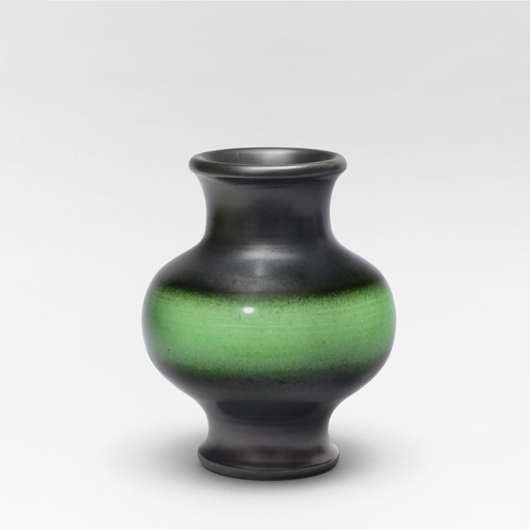 Catalogue raisonné, Pol Chambost, Vase (noir bande verte). Modèle 842 — 1952