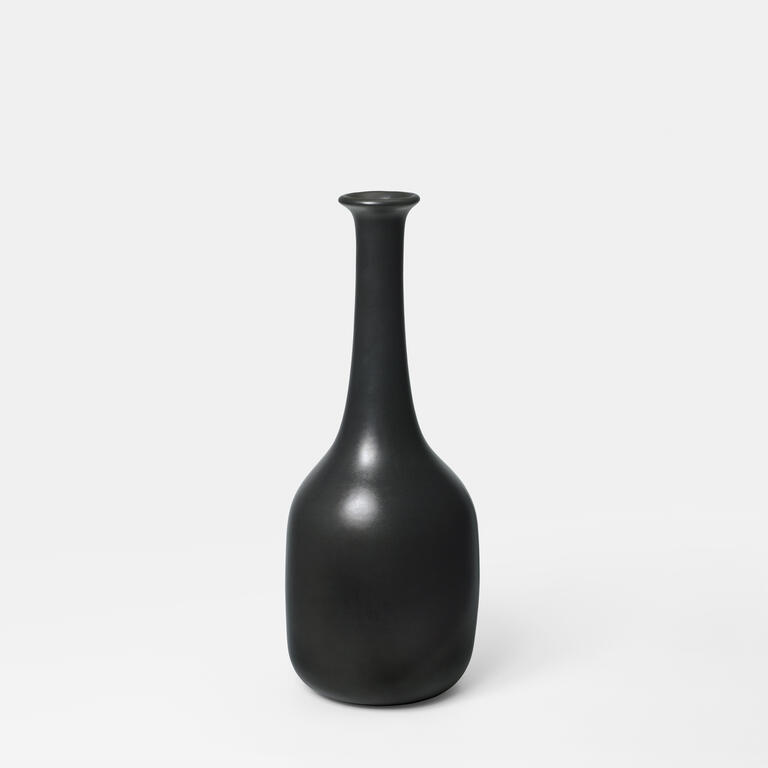 Catalogue raisonné, Pol Chambost, Vase bouteille (noir). Modèle 2116 — 1959