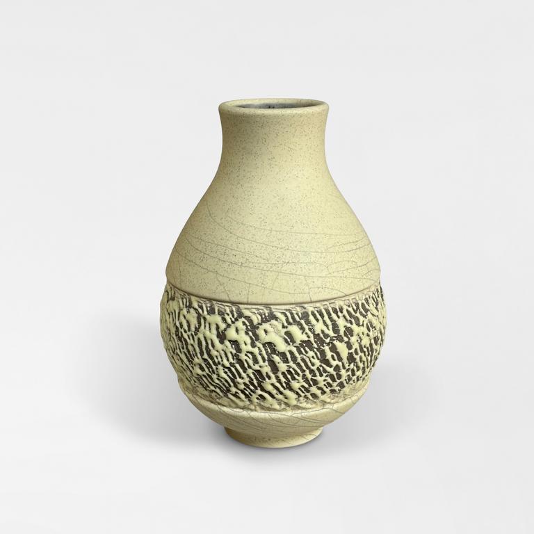 Catalogue raisonné, Pol Chambost, Vase à panse œuf sur talon (blanc). Modèle 653 — circa 1936