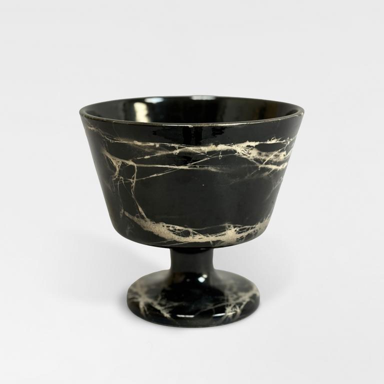 Catalogue raisonné, Pol Chambost, Coupe sur pied douche (marbre noir). Modèle 2085 — 1958