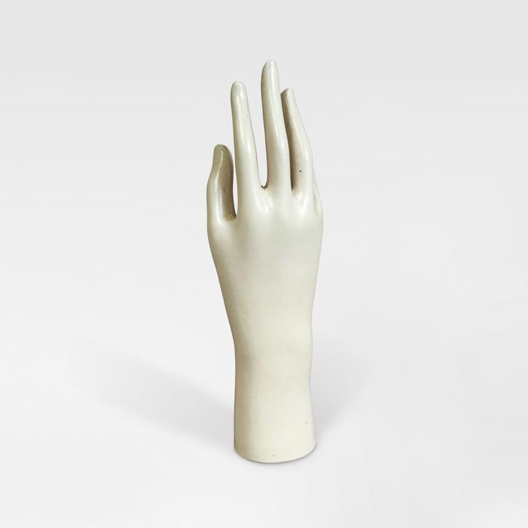 Catalogue raisonné, Pol Chambost, Vase main (blanc). Modèle 2105 —