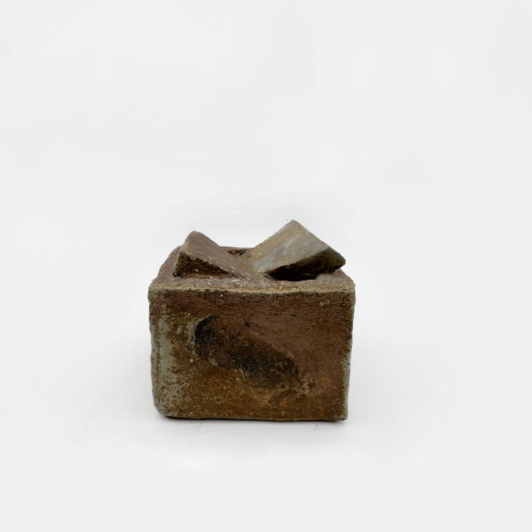 Catalogue raisonné, JJ Lerat, Cendrier avec deux triangles, 1965