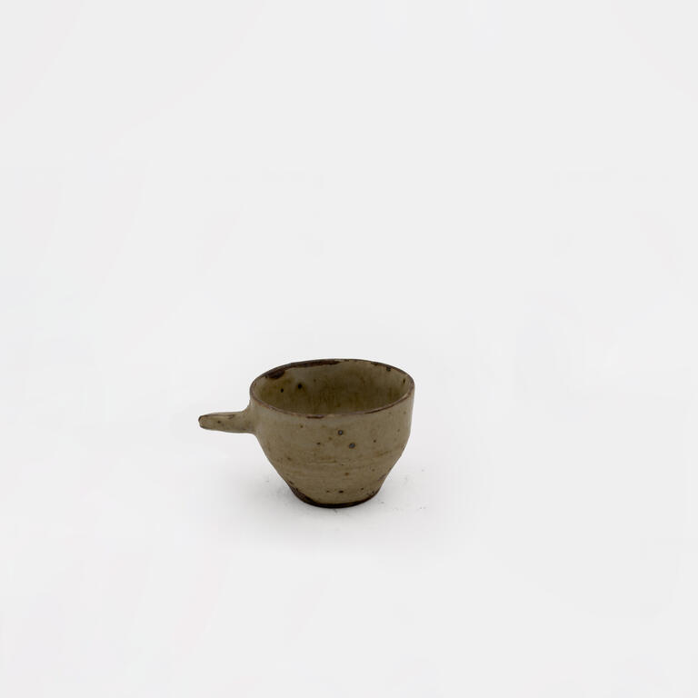 Catalogue raisonné, Jean & Jacqueline Lerat, Tasse beige avec oreille, 1958