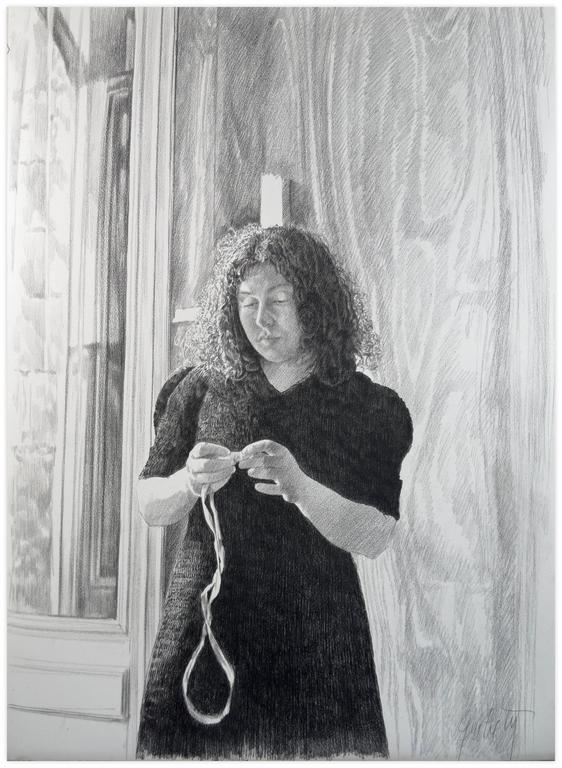 Catalogue raisonné, Claude Grobéty, Debout robe noire joue avec ruban - Circa 1979