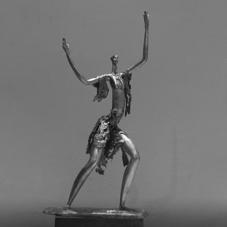 Sculpture de Louis Derbré, La Danse, version habillée