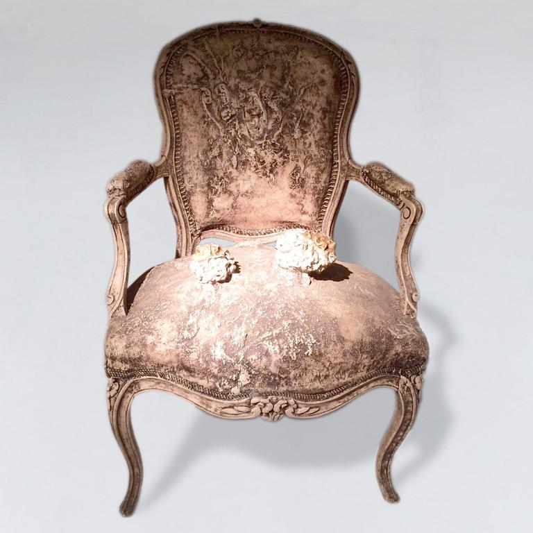 Fauteuil Louis XV avec excroissances en papier mâché