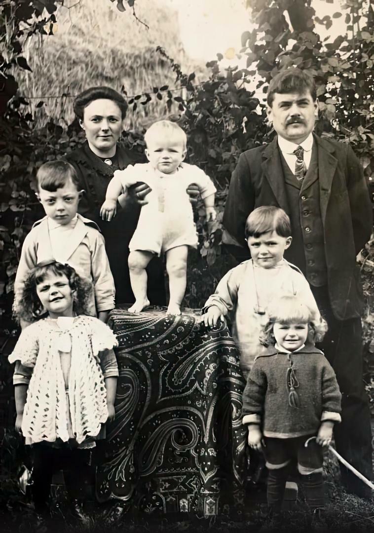 Louis Derbé enfant, en famille.