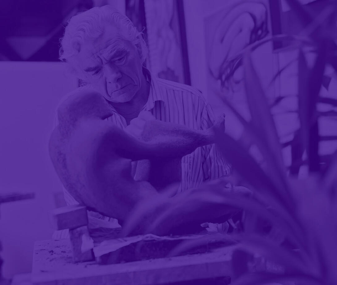 François Bouché en train de sculpter