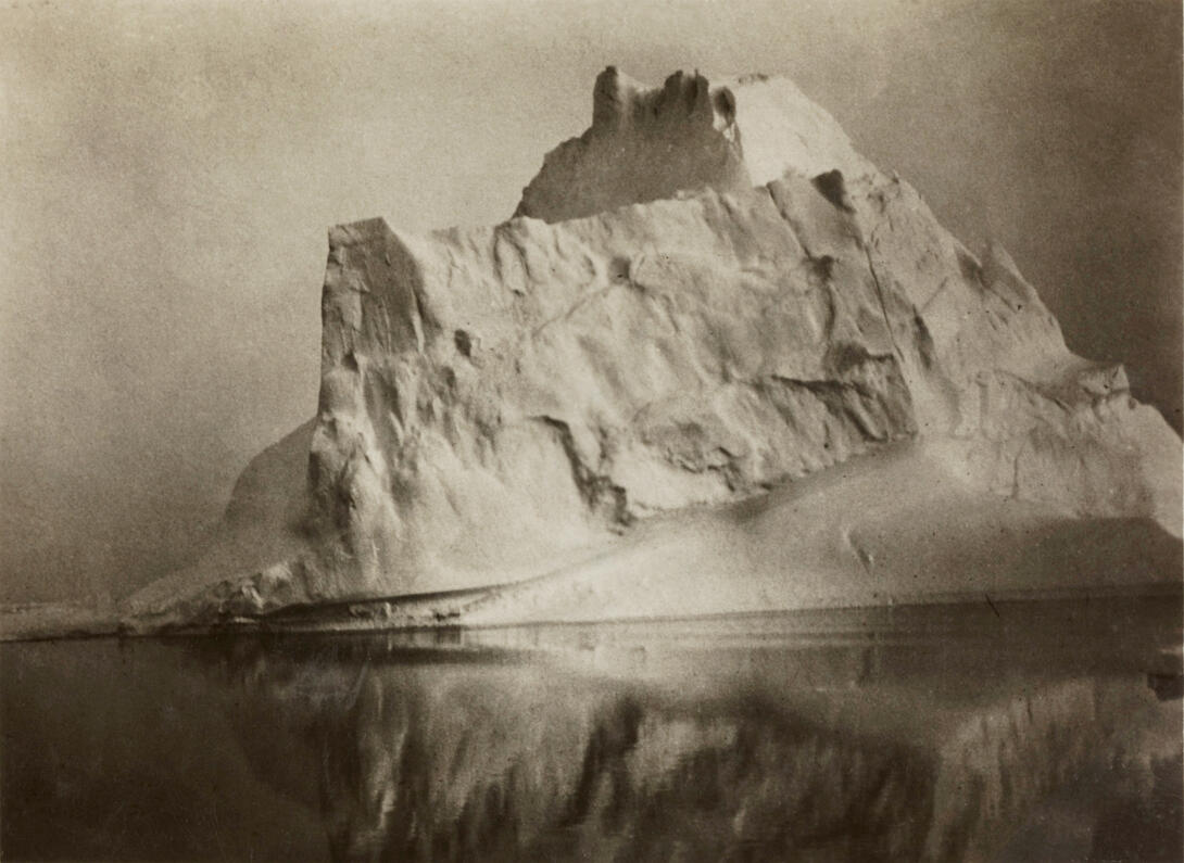 Marin Marie, photo prise à l'entrée du Scoresby Sund en 1925