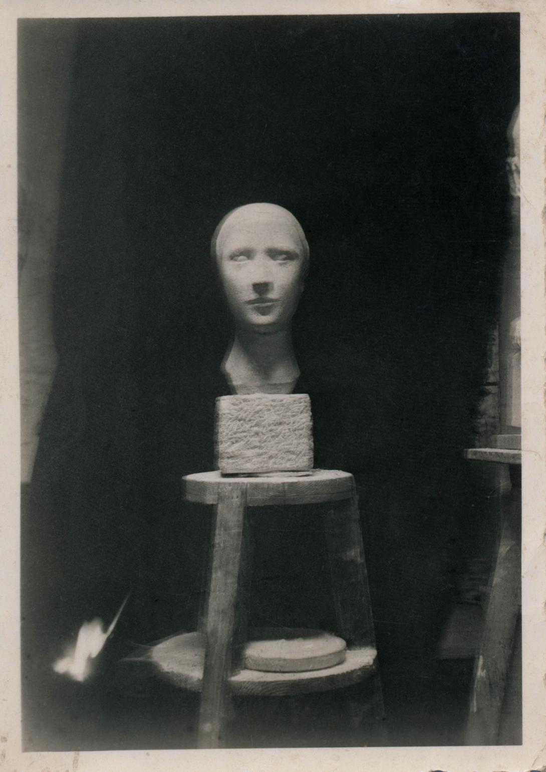 sculpture dans l'atelier