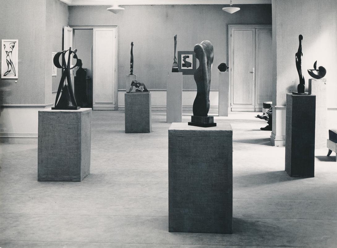 Vue intérieure de la salle d'exposition de la galerie Maeght, 1948, vue 3