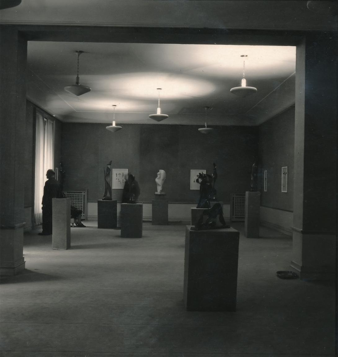 Vue intérieure de la salle d'exposition de la galerie Maeght, 1948, vue 8