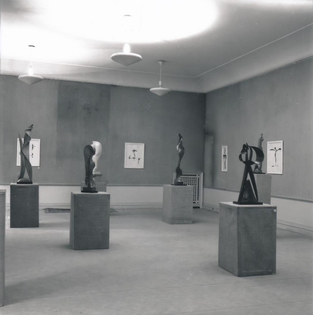 Vue intérieure de la salle d'exposition de la galerie Maeght, 1948, vue 12