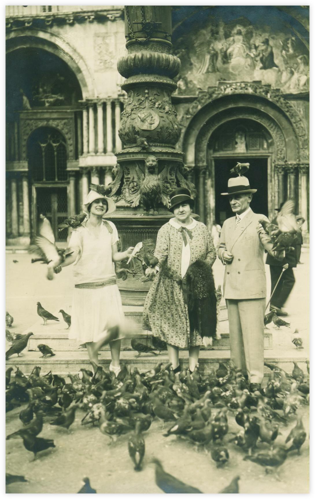 23 Daria avec ses parents en voyage en Italie (Venise) autour de 1925