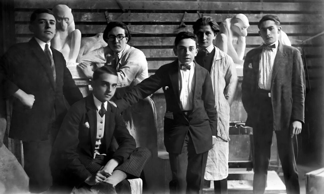 Les Zarza. Ecole des Arts appliqués à l'industrie. L'atelier de sculpture. c.1924. Les Zarza. Ecole des Arts appliqués à l'industrie. L'atelier de sculpture. c.1924.