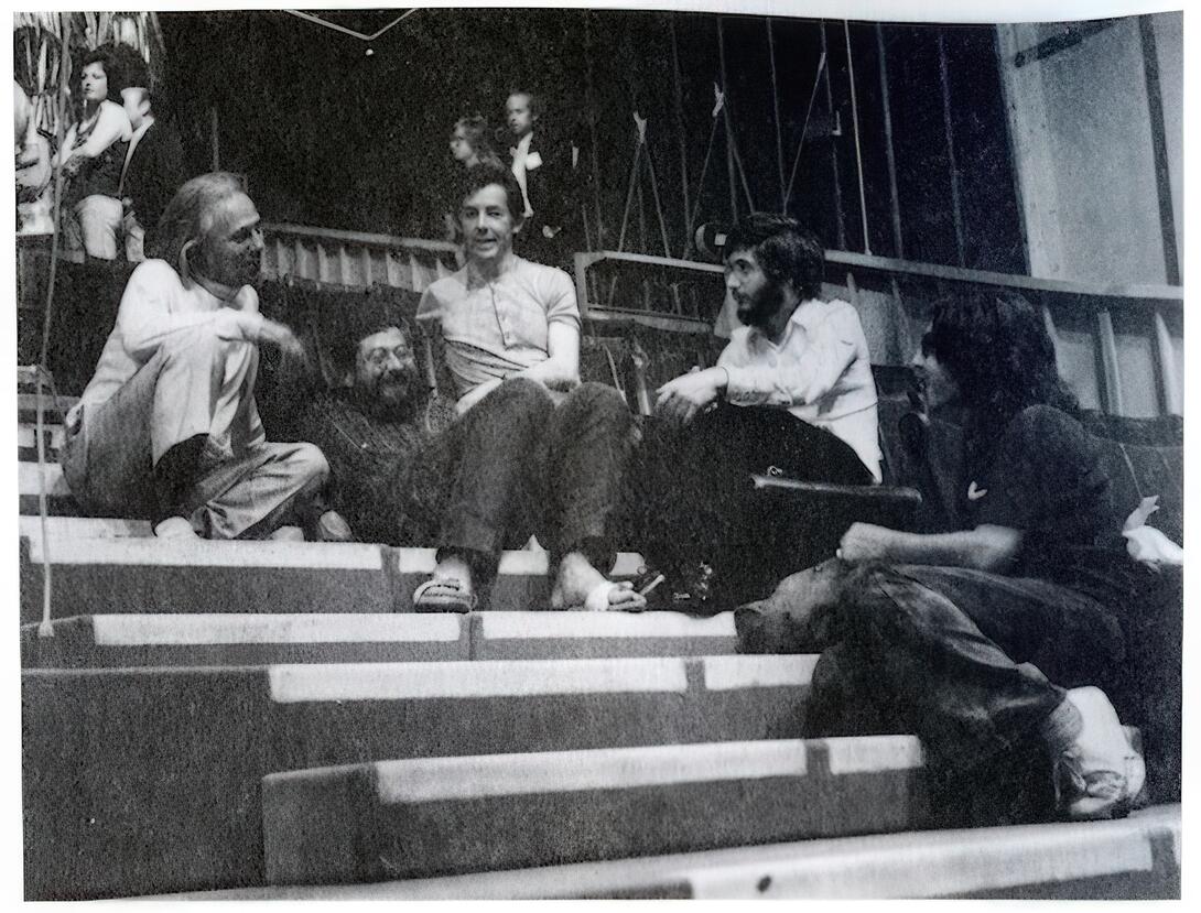 Sur les marches du theatre de Nice, claude Viallat