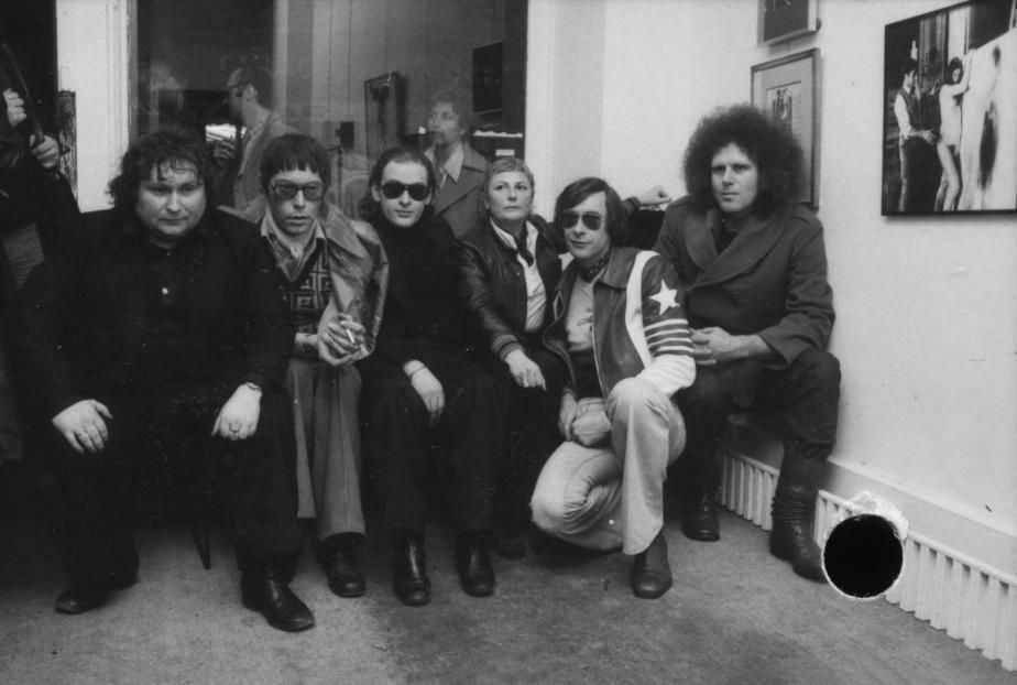 De gauche à droite : Hermann Nitsch, Michel Journiac, Urs Lüthi, Gina Pane, François Pluchard, Klaus Rinke, Paris, 1975