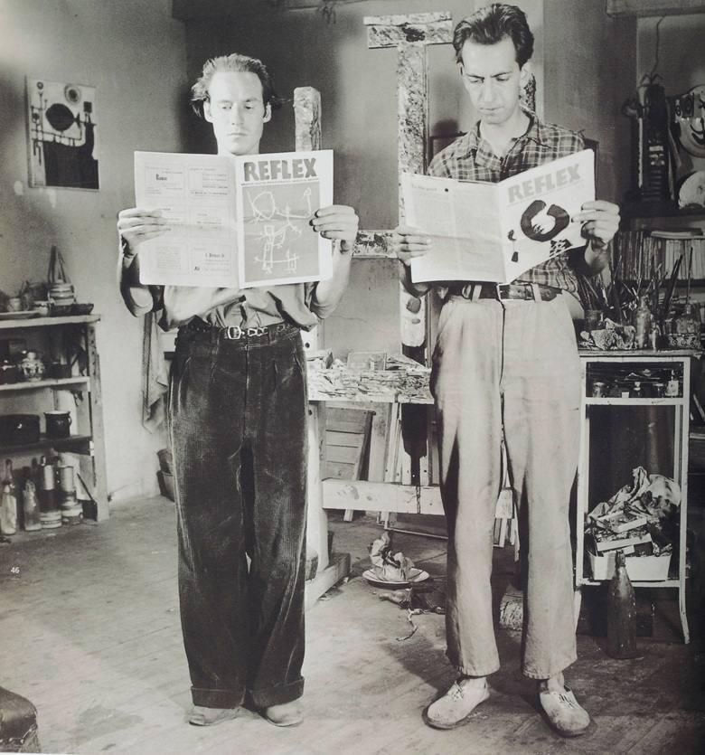 Corneille et Constant lisant la revue Reflex, 1949