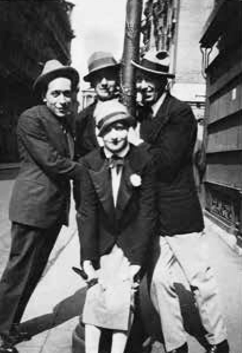 Pilo Yánez, Luis Vargas Rosas, Oscar Fabres et Edith Fabres, Paris 1926